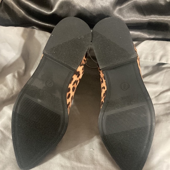 A NEW DAY Ellie Chelsea Leopard Print Faux Suede Boots Size 7 - Picture 3 of 5